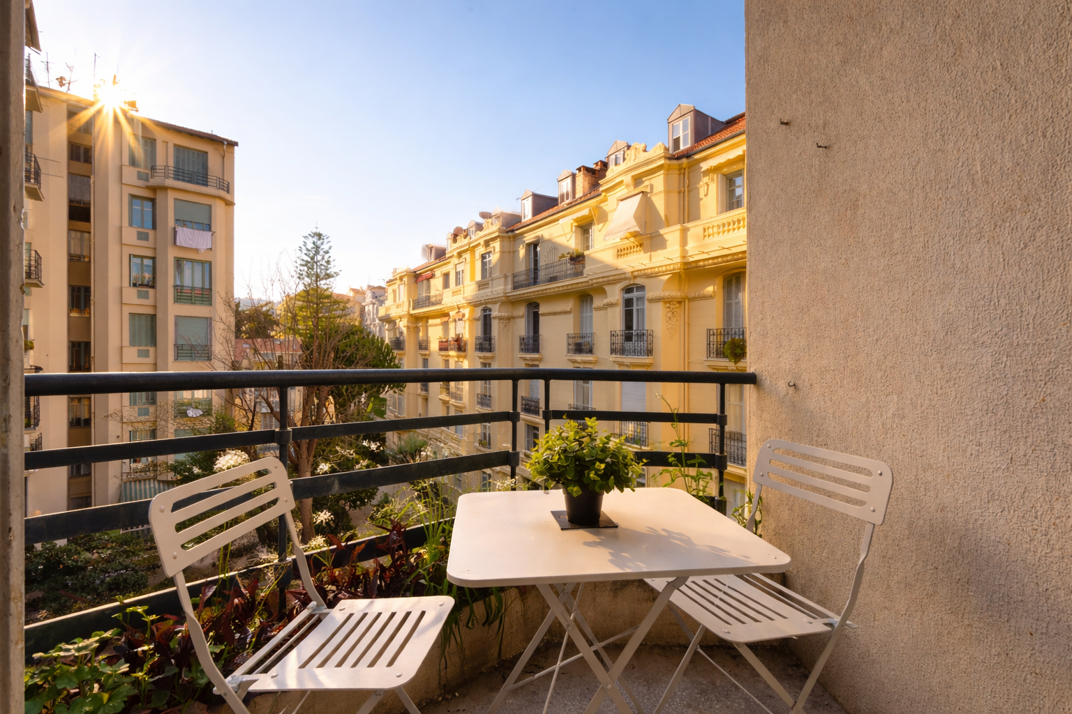 Studio cosy à 5 min de la Promenade — Balcon calme