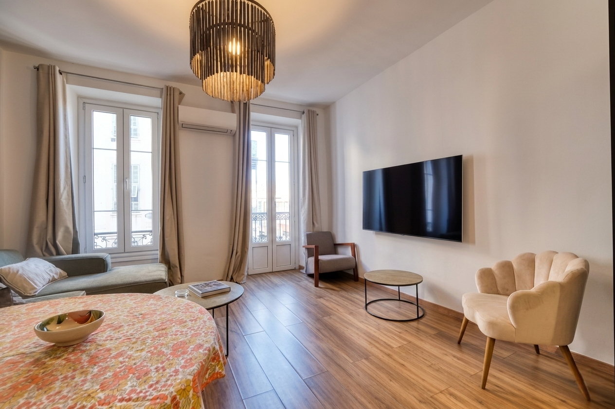 Appartement face à la Tête Carrée — Av. Pauliani